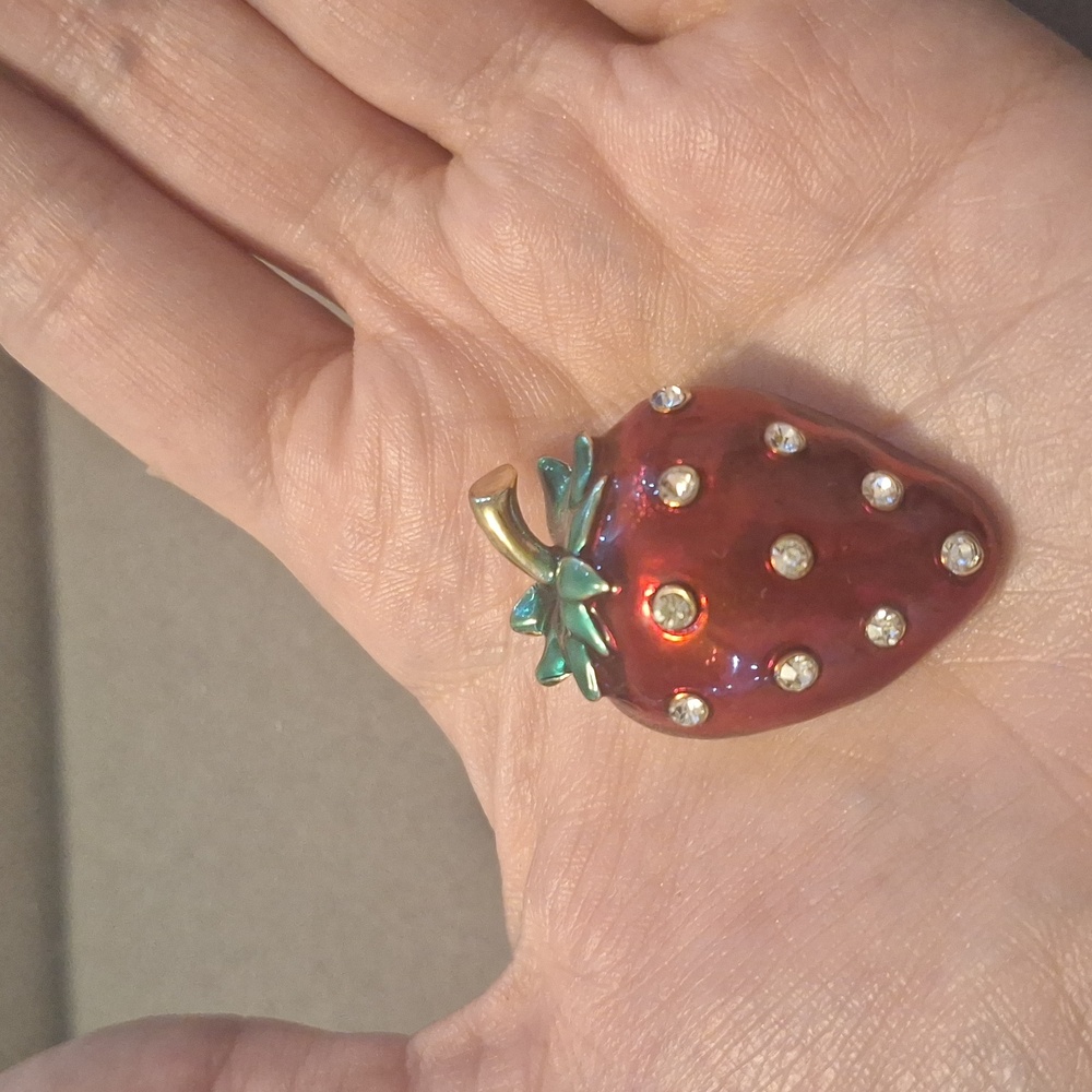 Elegant Red and Green Strawberry Brooch - Picture 2 of 3